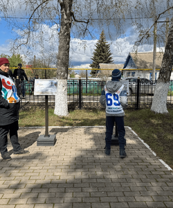 Рекламно-информационная стойка УС - 2/2 (измен. угол наклона и расположения рамки)